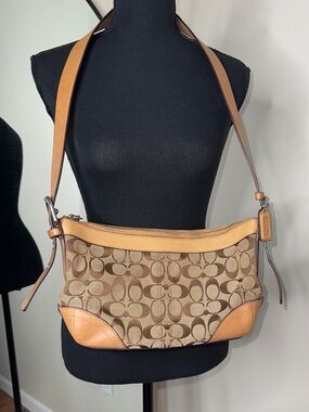 Coach Vintage Y2K Brown Tan East West
Duffle Shoulder Bag